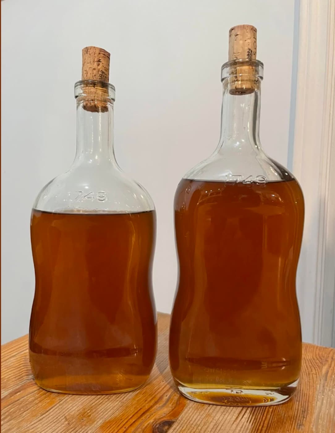 Sirop d'érable vieilli en fût de chêne, bouteille en verre 1749 avec bouchon de liège